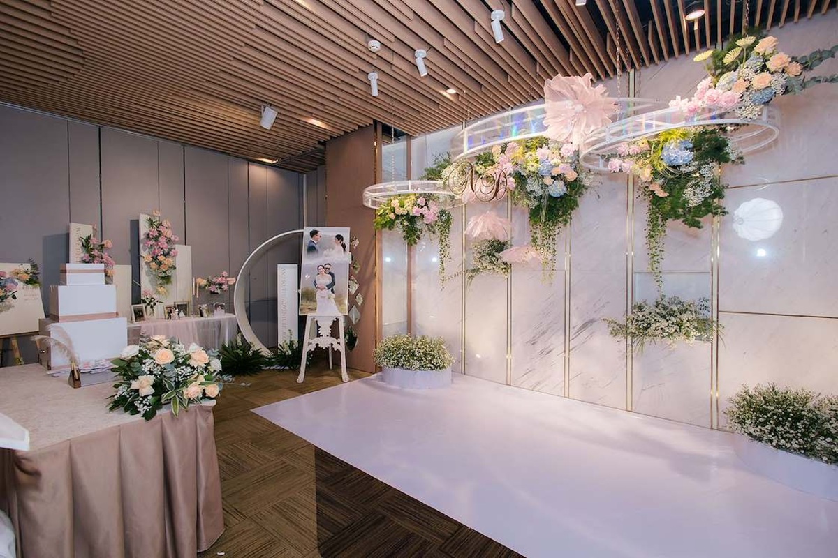 Hoàn thiện concept, thực đơn và các hạng mục chính trước ngày cưới.