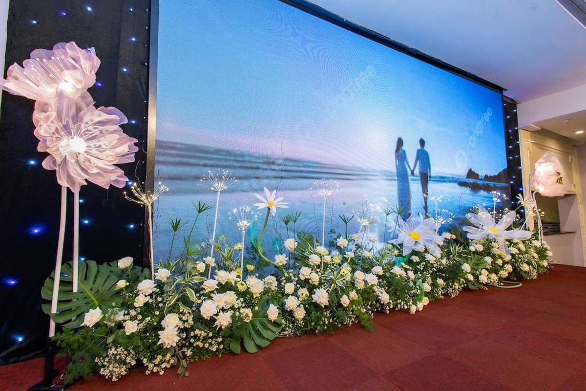 sân khấu nhà hàng tiệc cưới đẹp