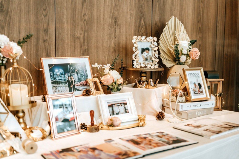 Bàn Gallery kể câu chuyện tình yêu